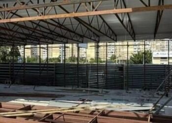 Павільйон на комунальній землі в Києві: хто відповість за незаконне будівництво