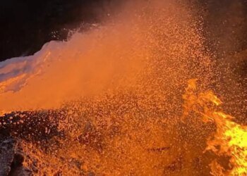 В Одесской области после российского удара по энергетике вспыхнул пожар