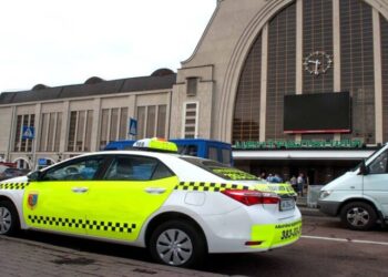 В Киеве могут разрешить работу такси в комендантский час