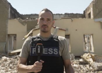 «Ланцет» атаковал во время съемок: журналист Welt получил ранение на востоке Украины
