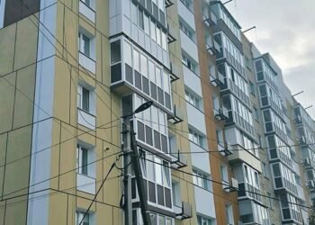 Нове життя для Київщини: тривають роботи з відновлення будинку на 254 квартири