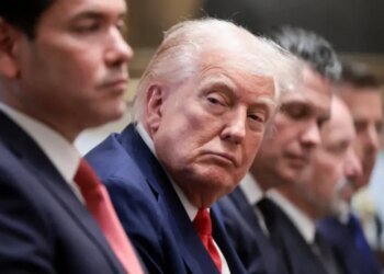 Чиновники Трампа массово перебираются жить на военные базы, — The Atlantic