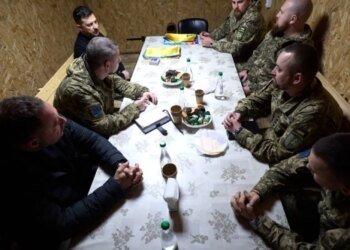 Зеленский на передовой в Запорожской области: оборону Ореховского направления усиливают. ВИДЕО