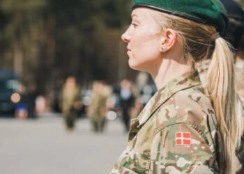 Дания включает девушек в призыв впервые в истории