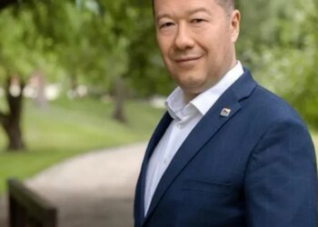 Дом спикера парламента Чехии, который срывал флаги Украины, атаковали… украинские флаги. ФОТО