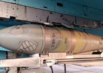 Путинские асы сбрасывают бомбы на головы россиян: зафиксированы жалобы. АУДИО