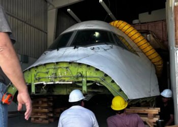 Самый реалистичный авиасимулятор: энтузиасты купили целую кабину настоящего Boeing 747-300