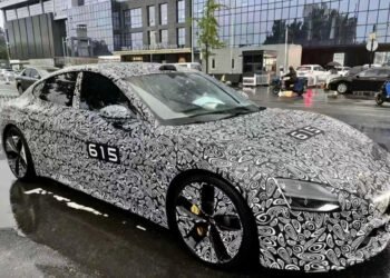 Обновление Xiaomi SU7: странное авто замечено на тестировании, компания распродает предыдущие модели