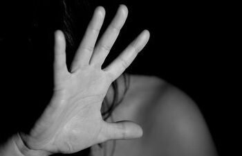 Звір у сім’ї: кого київський суд засудив на п’ ять років за розбещення дитини