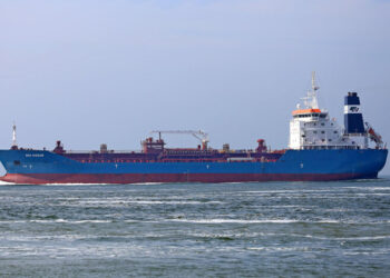 Санкции США «убивают» экспорт: Россия продает нефть по рекордно низким ценам