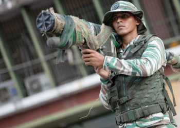 Венесуэла объявила массовую мобилизацию и стягивает войска к границе: что происходит