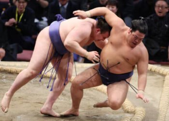 Kyūshū basho. Явгусишин выиграл 8-й раз и продолжает преследовать Оносато