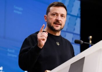 РФ больше не сможет игнорировать войну: Зеленский обсудил с военными ракетную программу