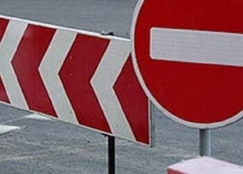 Аварійна ситуація в Києві: масштабне провалля паралізувало рух транспорту