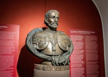 Символ боротьби України за Незалежність: у Києво-Печерській лаврі відкрили погруддя гетьмана Івана Мазепи