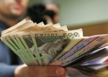 ПФУ назвал суммы: сколько украинцы зарабатывают для будущей пенсии