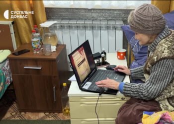 Разработчики Metro подарили игровой ноутбук 78-летней геймерше, эвакуированной из Донбасса