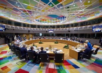 ЕС согласился, что репарационный кредит является единственным жизнеспособным вариантом для Украины. Она получит €90 млрд в следующие два года.