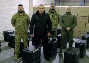 Бойцы 81-й бригады получили от «Украинской команды» мощные зарядные станции, — Палатный