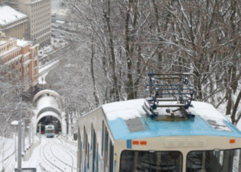 У центрі Києва діють обмеження: транспорт зупинився на декілька годин