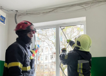 Сотні розбитих вікон, балконів та руїн: як виглядає Київ після обстрілів, — ФОТО