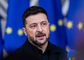 Зеленский о вопросе территории: честно — стоять там, где стоим