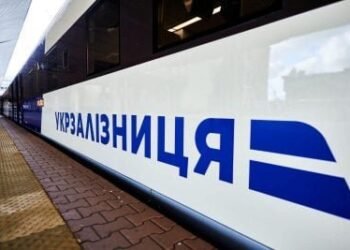 Негода і аварія зупинили потяги до Києва: рух відновлюють по черзі