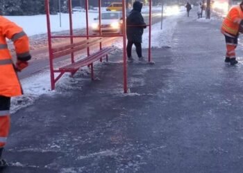 Київ у небезпеці: ожеледиця та сніг паралізують вулиці міста