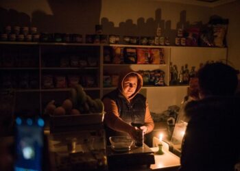 Отключения тепла в Киеве: эксперт объяснил, почему в киевских домах лопнули трубы и пропала вода