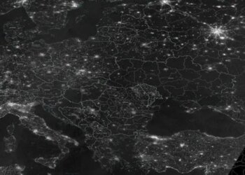 Україна в темряві і на межі конфлікту: що ламається швидше за електромережі