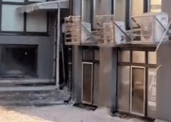 Пожежа, лід і холод: у Києві люди вимушено залишають житло