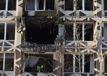 Дронова атака на лікарню в Києві: критичні пацієнти залишаються всередині