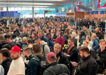 Москва под массированной атакой дронов: закрыты три аэропорта и отменены десятки рейсов. ВИДЕО