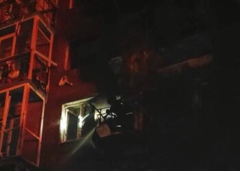 Массированная атака РФ: в Чернигове атаковано предприятие, повреждены дома и гаражи