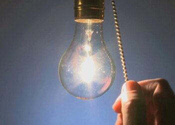 Екстрені відключення світла на лівому березі Києва скасовано