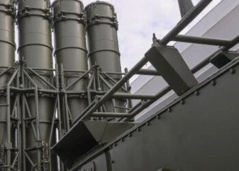 Взрывы и дым в российском Воронеже: местные жители сообщают о серии атак дронов