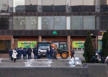 Київ відсьогодні обмежує зовнішнє освітлення: що передбачається