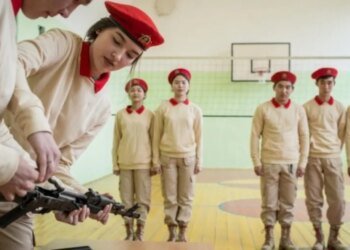 Оккупанты отправляют детей Херсонщины в Россию на военные учения