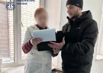 Лікарка отримала підозру через смерть 8-річної дівчинки з пневмонією у Києві