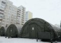 У Києві на Троєщині розгорнули наметові містечка через відсутність опалення та світла