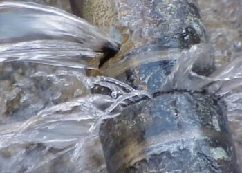 Ніхто не ритиме вигрібні ями: Київводоканал спростовує фейки про замерзання каналізації на Троєщині