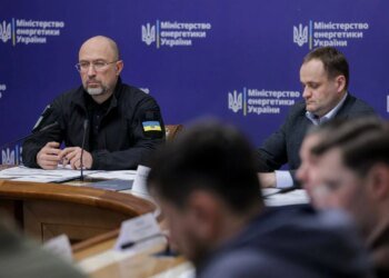 У Києві зберігається дефіцит електроенергії, над стабілізацією працює понад 200 бригад — Шмигаль
