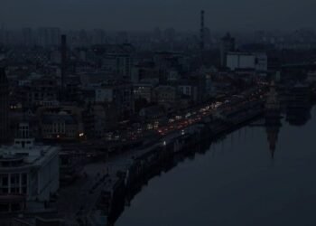 Київ завтра залишиться без світла: повний графік відключень