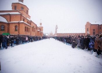 Нелегальна освіта у центрі Києва: радянські підручники, російська література та пісні