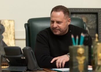 Ермак восстановил право на адвокатскую деятельность после ухода из ОП и обещаний уйти на фронт