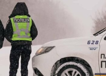 Київ у сніговій пастці: ранкові ДТП та ожеледиця на дорогах