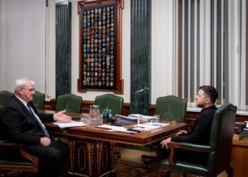 Зеленский обсудил с Сибигой ротации среди украинских дипломатов