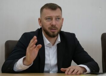 Нардепы до большой войны получали в «конвертах» и до 20 тысяч долларов в месяц, — САП