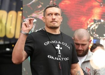 Разворот на 180 градусов. Усик шокировал Британию своим решением