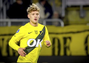 ФОТО. 18-летний игрок бросил футбол по необычной причине